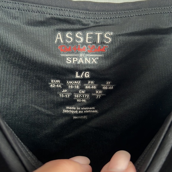 Spanx Assets Red Hot label Tank - Picture 2 of 2